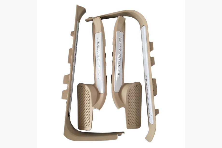 Toyota Land Cruiser 200 2007–2021 Plasttröskelskydd med belysning (beige) Foto 1