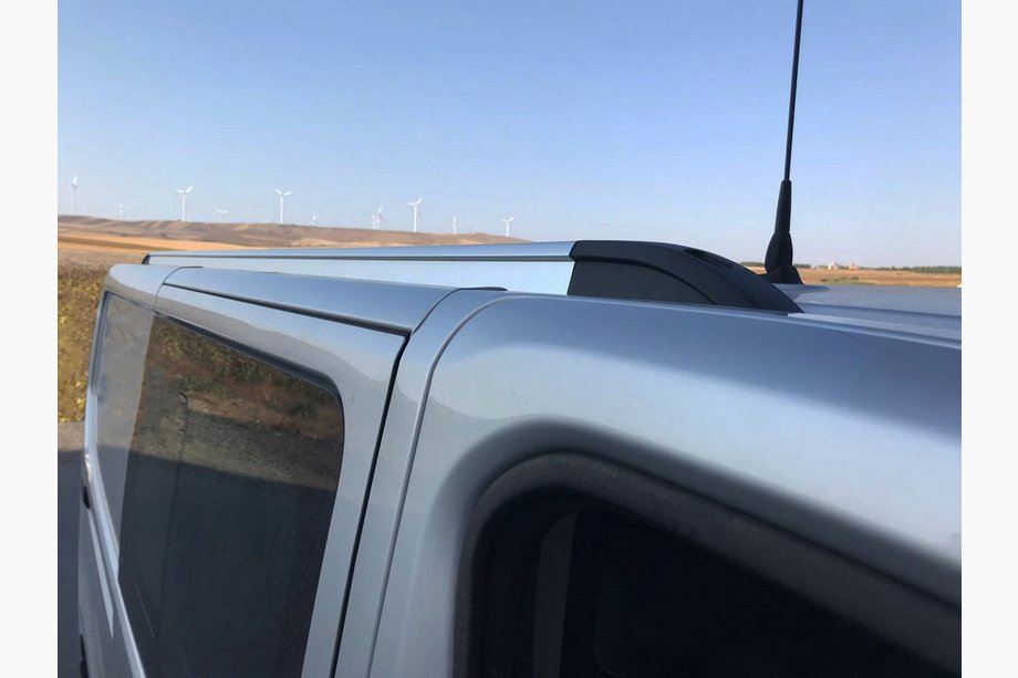 Nissan Primastar 2002–2014 Integrerade takrails (krom) Kort hjulbas Foto 2
