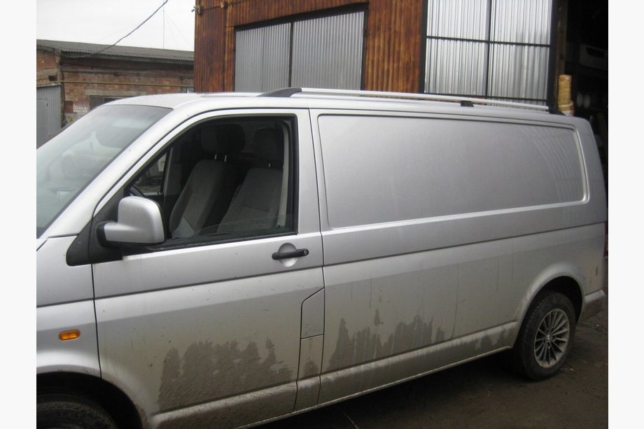 Volkswagen T5 Transporter 2003–2010 Kromade takrails Lång hjulbas, fötter i metall Foto 2