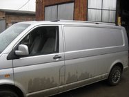 Volkswagen T5 Transporter 2003–2010 Kromade takrails Kort hjulbas, plastfötter foto 2