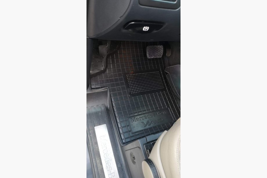 Mercedes Vito W639 2004–2014 Gummimattor med hög kant (Autogumm) Image