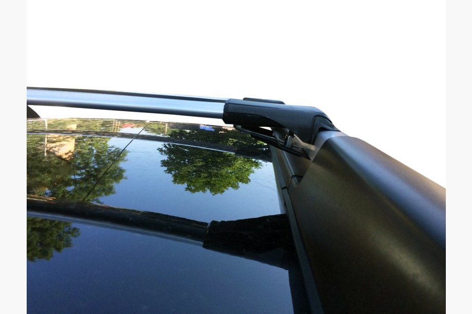 Dacia Duster 2008–2018 Låsbara lasthållarbågar för takrails WingBar V1 (2008-2014, 2 st) Image