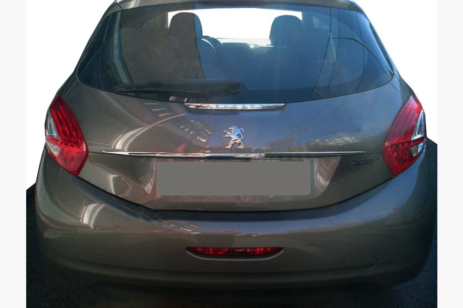 Peugeot 208 2012–2019 Kromlist ovanför registreringsskylten Tit-designs (rostfritt stål) Image