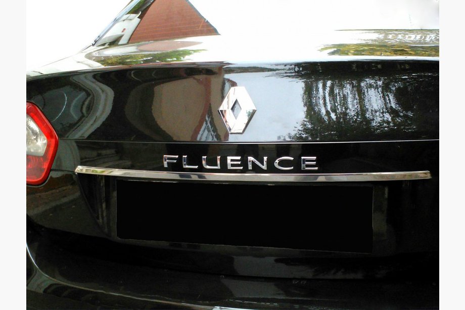 Renault Fluence 2009–2016 Rostfri list ovanför registreringsskylt Image