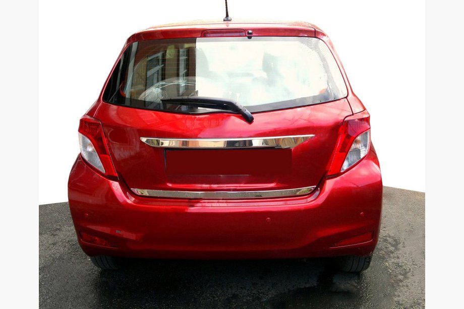 Toyota Yaris 2010–2020 Kromlist till baklucka (rostfritt stål) Image