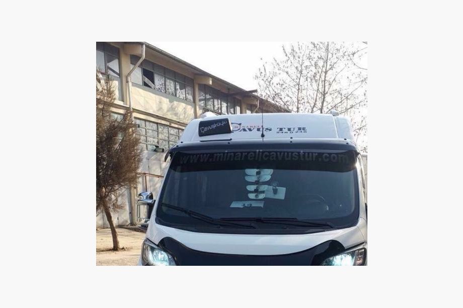 Peugeot Boxer 2006–2025 Vindrutespoiler (svart blank, 5 mm) Foto 2