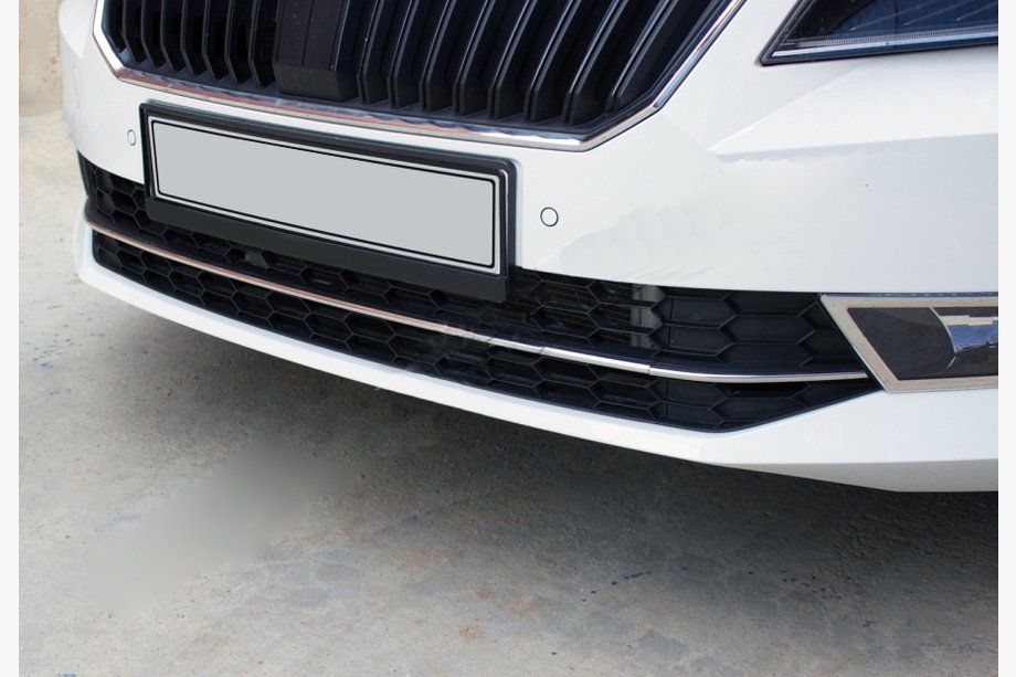 Skoda Superb 2015–2024 UTFÖRSÄLJNING! OmsaLine lister till främre stötfångare (3 st, rostfritt stål) Image