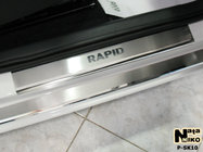 Skoda Rapid 2012–2019 Kromade instegslister Натанико (8 st, rostfritt stål) Standard – Lohmann monteringstejp, 0,5 mm foto 2