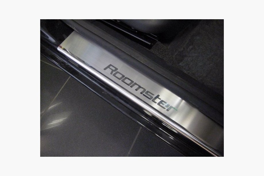 Skoda Roomster 2006–2015 Instegslister Nataniko (4 st, rostfritt stål) Standard – Lohmann monteringstejp, 0,5 mm Image