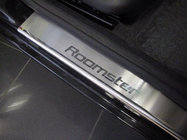 Skoda Roomster 2006–2015 Instegslister Nataniko (4 st, rostfritt stål) Standard – Lohmann monteringstejp, 0,5 mm foto 1