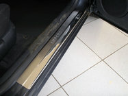 Skoda Superb 2001–2009 Instegslister Nataniko (4 st, rostfritt stål) Standard – Lohmann monteringstejp, 0,5 mm foto 1