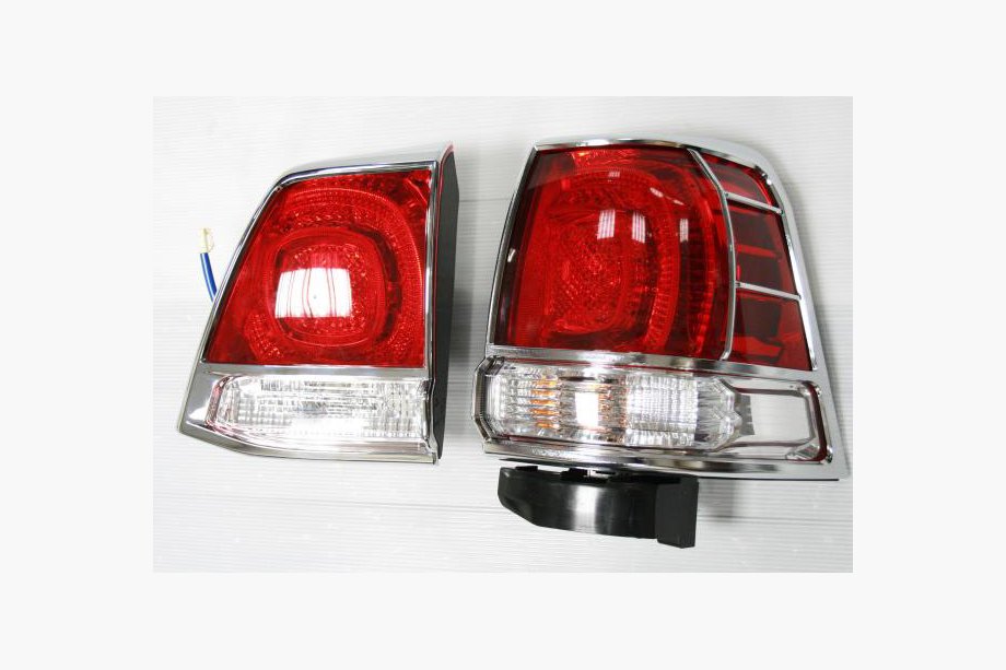 Toyota Land Cruiser 200 2007–2021 Kromlister för bakljus (2008-2012, 4 delar, plast) Image