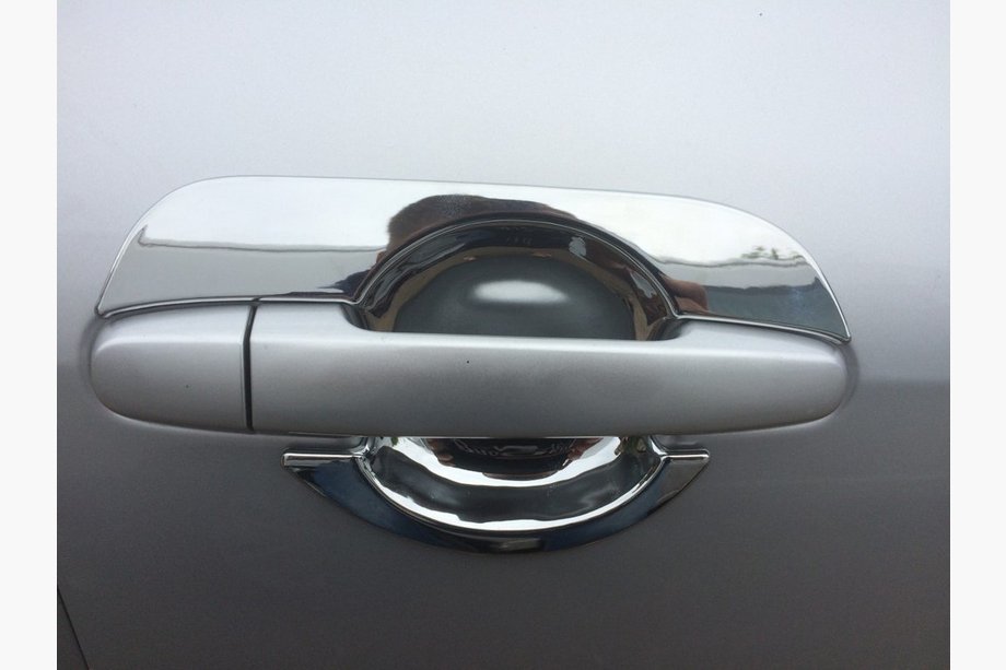 Mazda 3 2009–2013 Dörrhandtagsskålar med blombladsmotiv (4 st, plast) Image