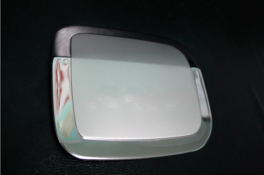 Toyota Rav 4 2001–2005 Kåpa för tanklockslucka (rostfritt stål) Image