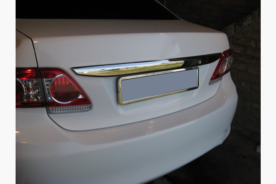 Toyota Corolla 2007–2013 List ovanför registreringsskylt 2010-2013 (rostfritt) Image