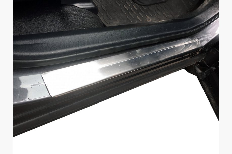 Toyota Rav 4 2013–2018 Instegsskydd OmsaLine (4 st, rostfritt stål) Image