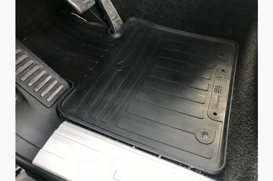 Volvo XC70 2007–2013 Gummimattor till kupén (4 st, Stingray Premium) Image