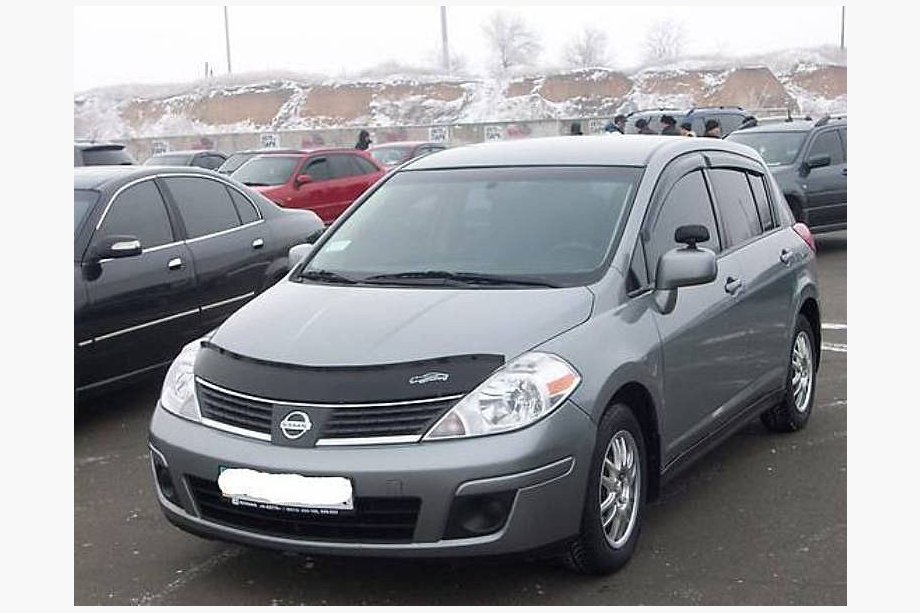 Nissan Tiida 2004–2011 Huvdeflektor (VIP) Image