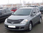 Nissan Tiida 2004–2011 Huvdeflektor (VIP) foto 1