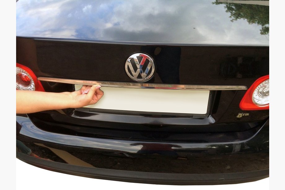 Volkswagen Jetta 2006–2011 List ovanför registreringsskylten (rostfritt stål) Image
