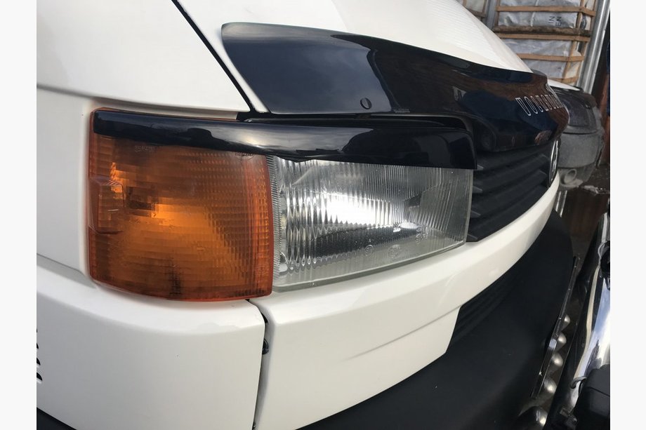 Volkswagen T4 Caravelle/Multivan 1990–2003 Strålkastarögonlock, rak huv (2 st) matt svart Foto 2