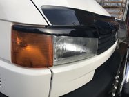 Volkswagen T4 Caravelle/Multivan 1990–2003 Strålkastarögonlock (ögonfransar) – sned huv (2 st) Blank svart foto 2