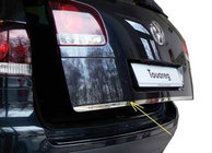 Volkswagen Touareg 2010–2018 Rostfri list till baklucka foto 1