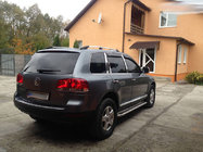 Volkswagen Touareg 2002–2010 Takräcken i krom (plastfötter) Metallfot foto 7
