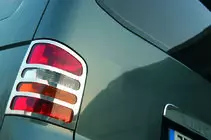 Volkswagen T5 Caravelle 2004–2010 Bakljusramar (Carmos, 2 st, rostfritt) foto 7