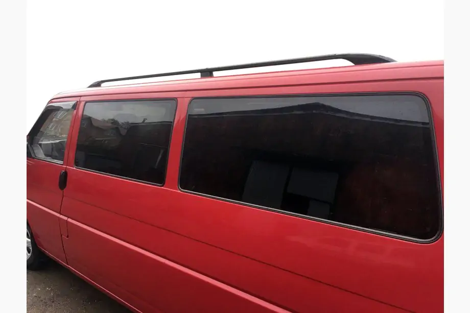 Volkswagen T4 Caravelle/Multivan 1990–2003 Svarta takrails Image