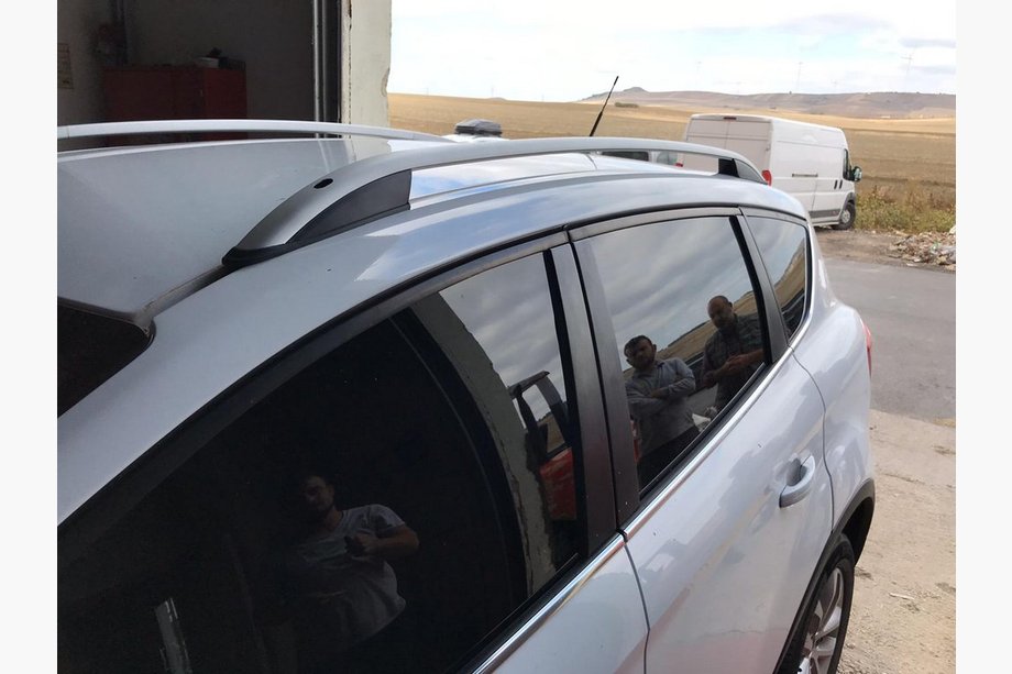 Ford Kuga 2008–2013 Takräcken Skyport (grå) Image