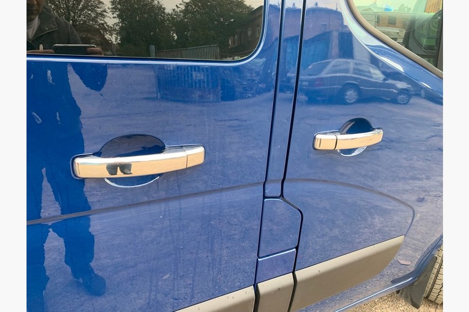 Renault Trafic 2015– Kromade handtagskåpor (4 st) 1 hål, Carmos – kromad plast Image