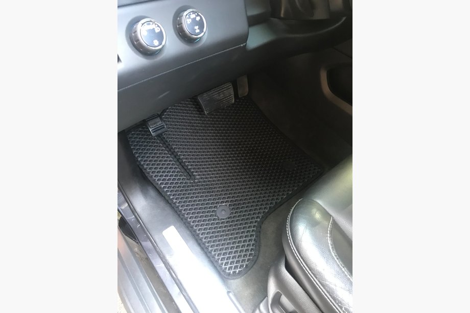 Chevrolet Suburban 2014–2019 Polyuretan bilgolvmattor, 3 rader (EVA, svarta) Image