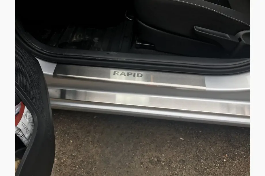 Skoda Rapid 2012–2019 Kromade instegslister Натанико (8 st, rostfritt stål) Image