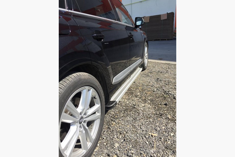 Audi Q7 2015–2026 Sidosteg Maya V2 (2 st, aluminium) Image