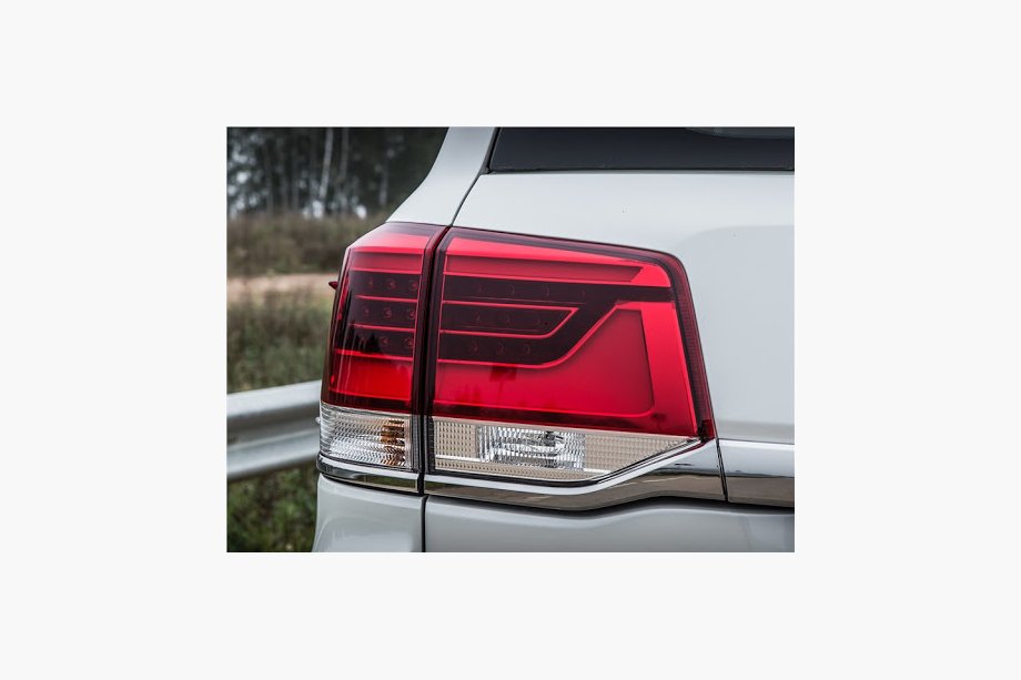 Toyota Land Cruiser 200 2007–2021 Baklyktor 2016+ (ORIGINAL) Image