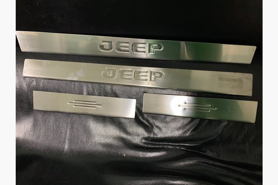 Jeep Grand Cherokee WK2 2010–2021 Instegslister Carmos (4 st, rostfritt) Image