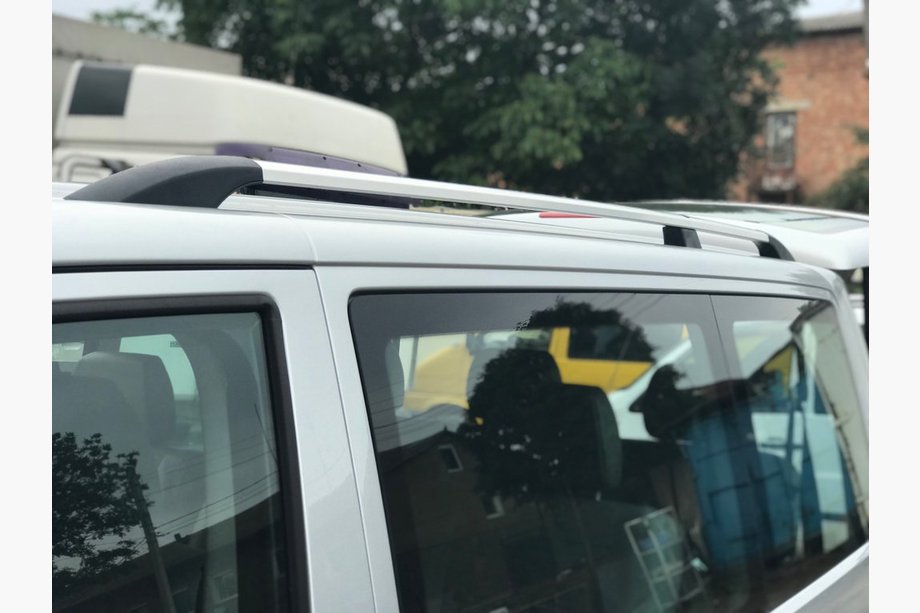 Volkswagen T5 Transporter 2003–2010 Kromade takrails Kort hjulbas, plastfötter Image