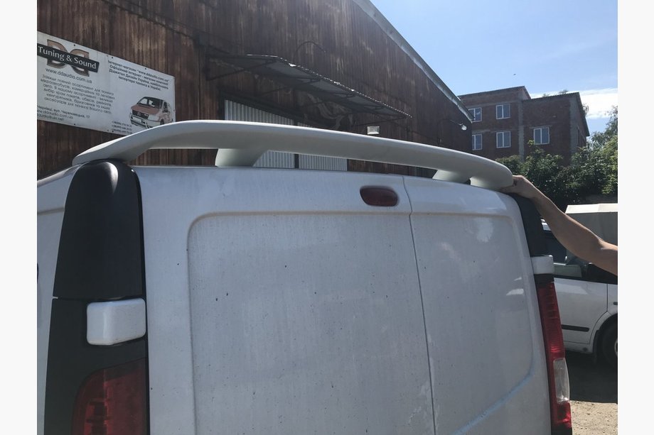 Opel Vivaro 2001–2015 Takspoiler (för lackering) Image