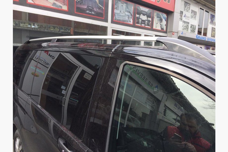 Mercedes Viano 2004–2014 Kromade takrails ELITE (plastfot) Kort hjulbas (Short, Compact) Image