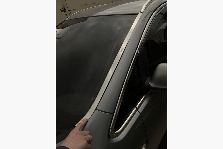 Opel Astra J 2009–2015 Vindrutelist (rostfritt stål) Foto 1