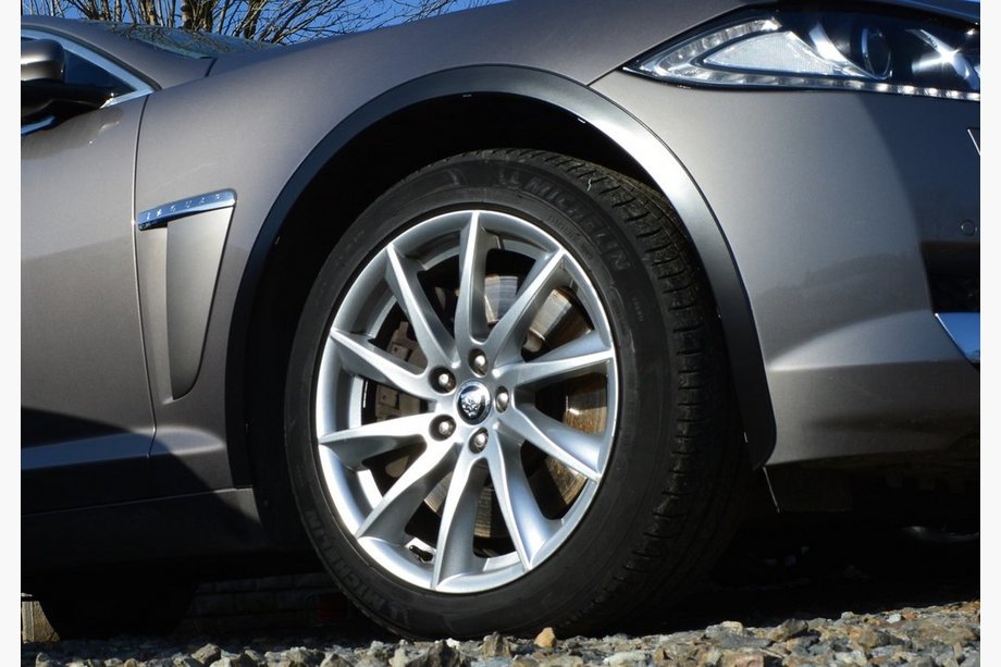 Jaguar XF 2009–2016 Hjulhuslister (4 st, rostfritt stål) Image