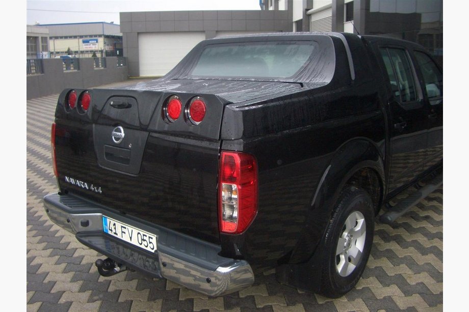 Nissan Navara 2006–2015 Flakkåpa GrandBox Image
