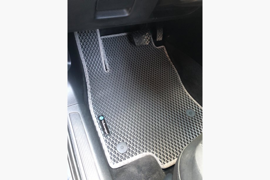 Volkswagen Passat B8 2015–2023 EVA bilmattor (EU, svarta) Foto 1