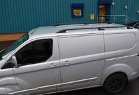 Ford Custom 2013–2022 Takrails OmsaLine Sport (2 st, svarta) Lång hjulbas foto 1