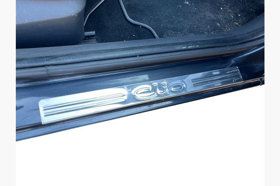 Renault Clio III 2005–2012 Tröskelskydd OmsaLine (4 st, rostfritt stål) Image