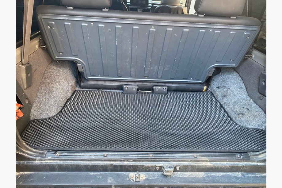 Nissan Patrol Y60 1988–1997 Bagagerumsmatta kort (EVA, svart) Image