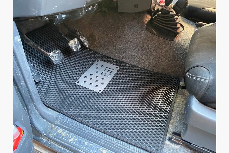 Nissan Patrol Y60 1988–1997 EVA bilmattor (svarta) Image
