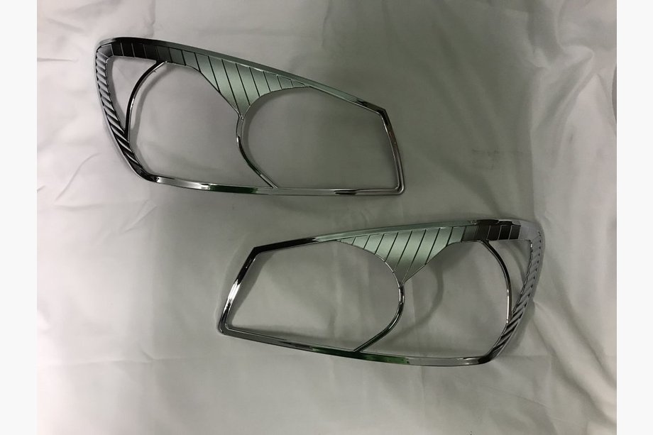 Kia Cerato 1 2004–2009 Kromade strålkastarramar (2 st, plast) Image
