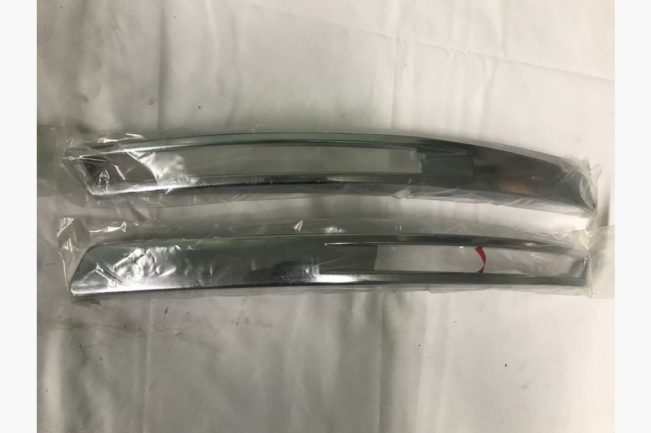 Volkswagen Passat B6 2006–2012 Kromade skyddslister för främre stötfångaren (2 st, ABS) Image